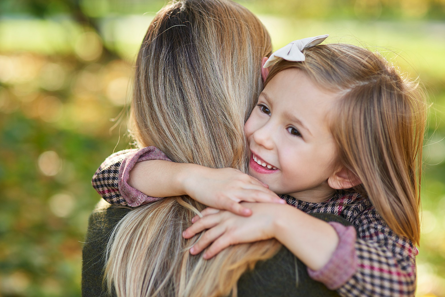 “My Husband Left for a Business Trip — Minutes Later, My Six-Year-Old Whispered, ‘Mommy… We Have to Run. Now.’”