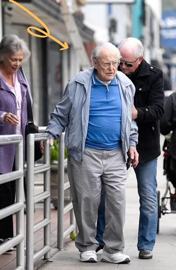 “At 98, a Hollywood Icon Reflects on a Lifetime of Love—You’ll Be Shocked to Learn Who It Is”